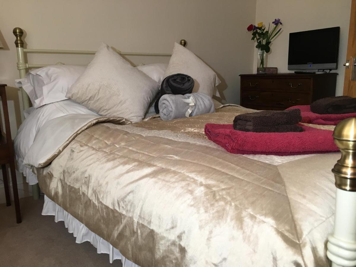 5 Charlton Mill Way B&B Chichester Eksteriør bilde