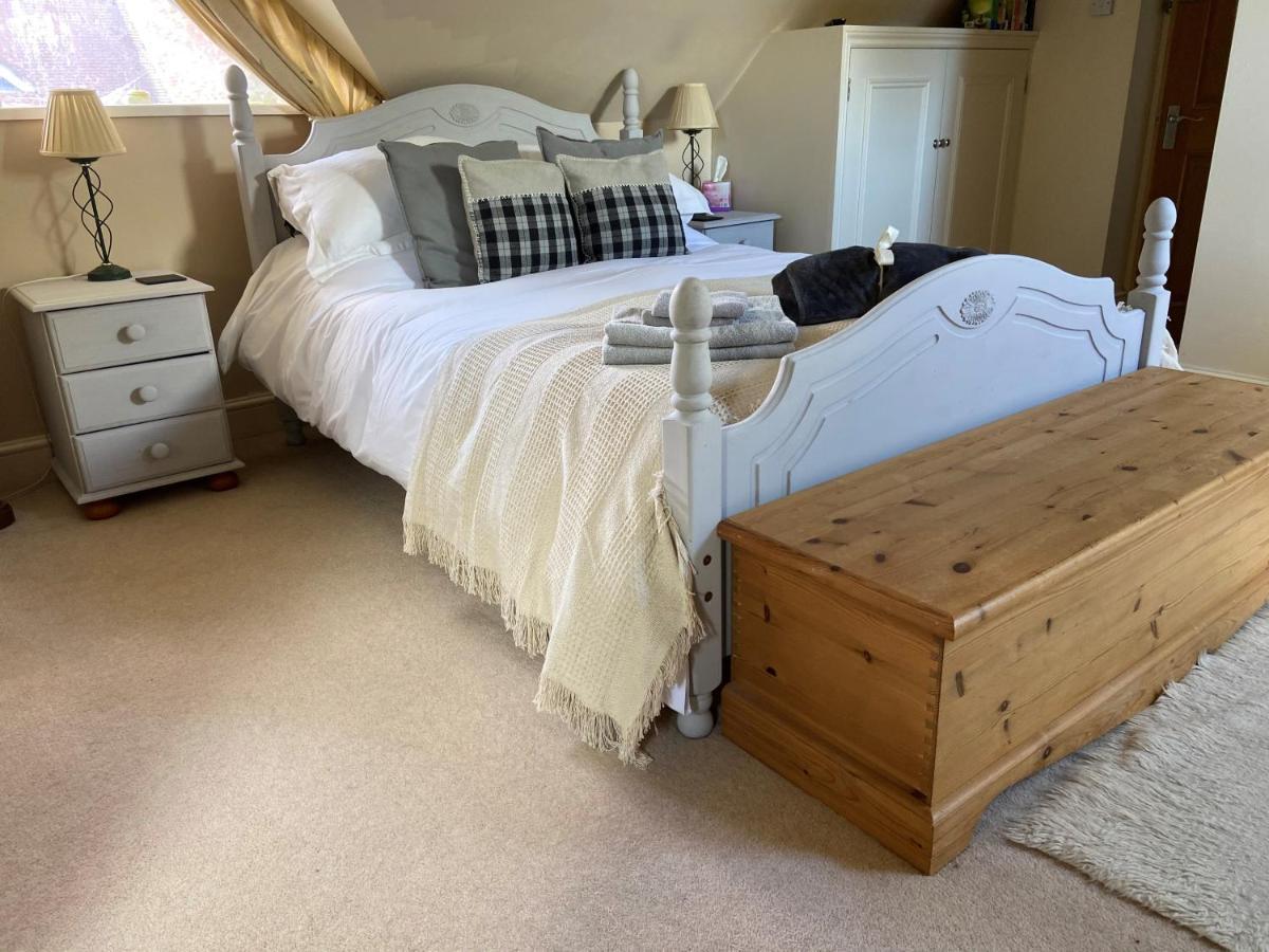 5 Charlton Mill Way B&B Chichester Eksteriør bilde