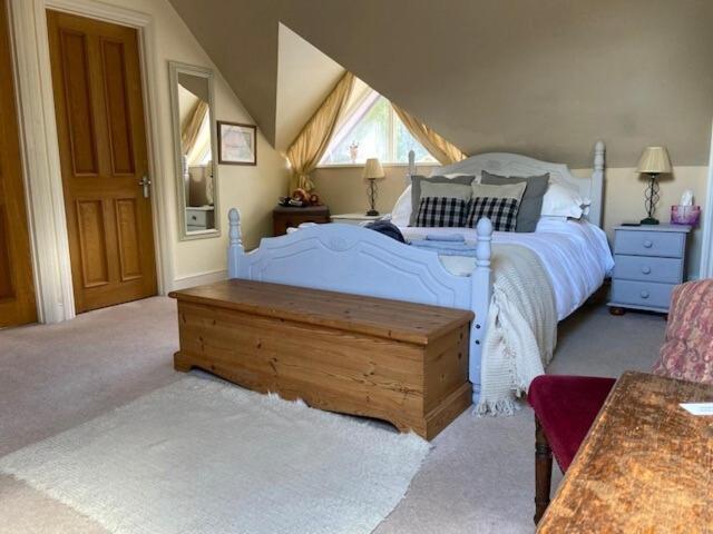 5 Charlton Mill Way B&B Chichester Eksteriør bilde